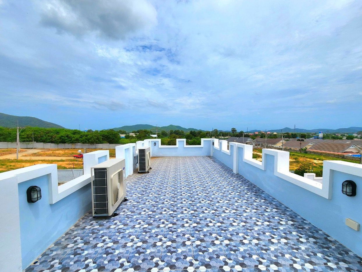 picture Luxury Pool Villa for Sale in Bang Saray - 9/20