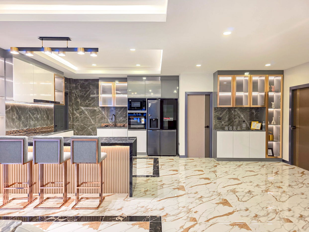 picture Luxury 5-Bedroom Pool Villa for Sale in Thepprasit, South Pattaya - 6/20