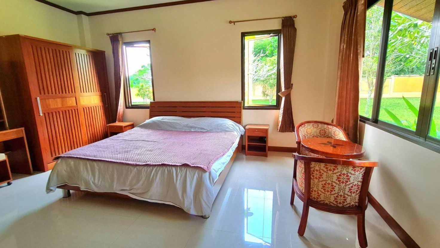 picture Spacious 6-Bedroom Pool Villa for Sale - 12/17