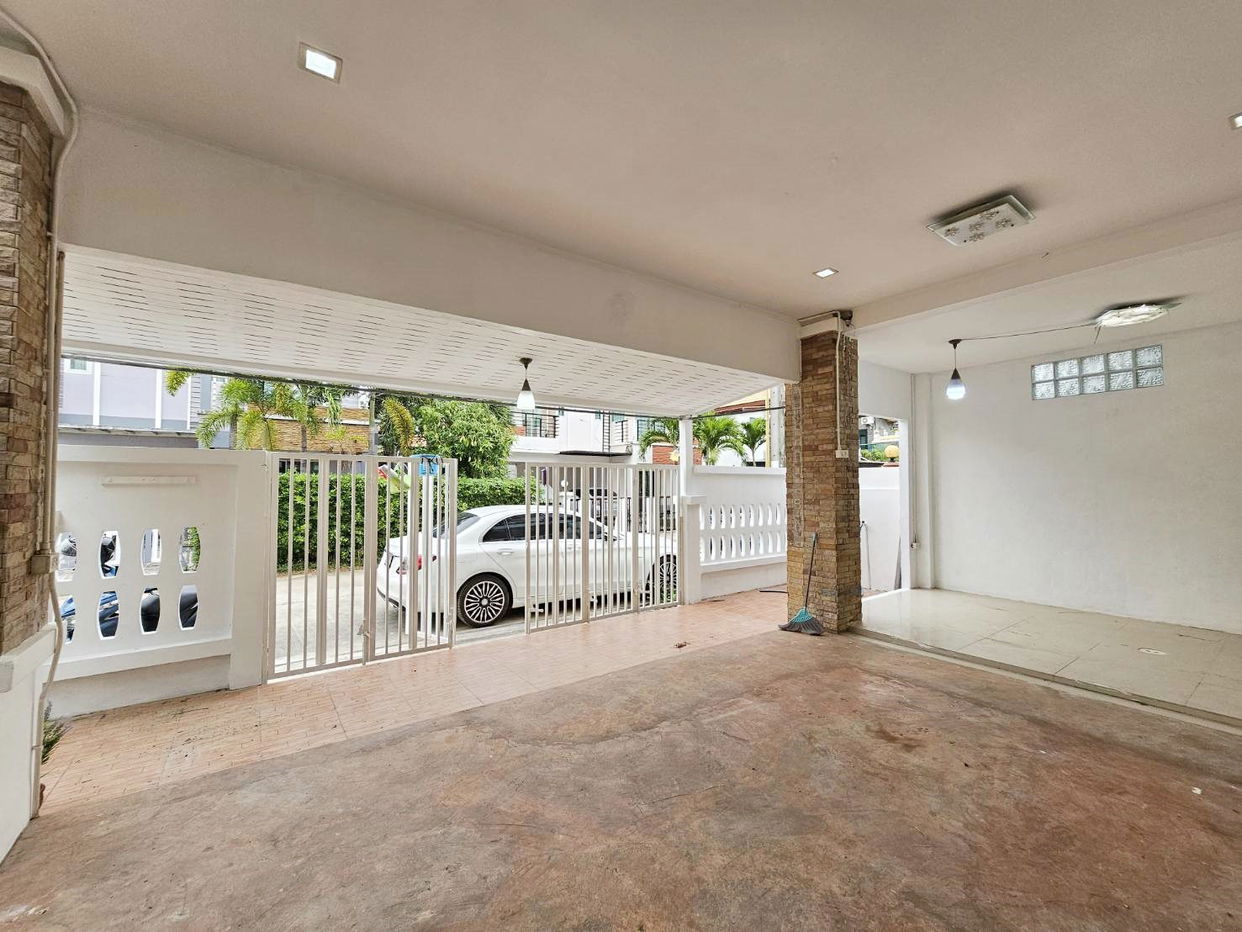 รูป ทาวน์เฮ้าส์ 3 ห้องนอนให้เช่าในพัทยาตะวันออก - รูปที่ 12/18