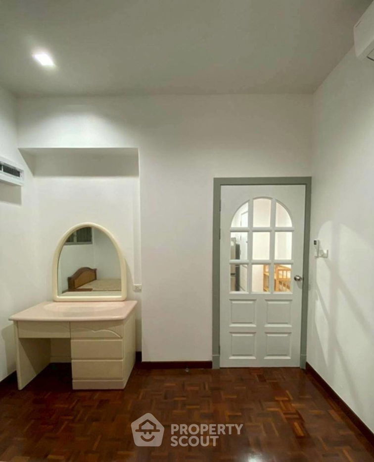 picture 2-BR Condo at Prasanmit Condominium near BTS Asok (ID 2461801) - 9/11