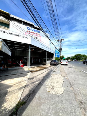 เช่าอาคารพาณิชย์ สนามหลวง : อาคารพาณิชย์ 7 คูหา 5 ชั้น ปิ่นเกล้า ติดถนนใหญ่สิรินธร ตรงข้ามช่างชุ่ย พท. 189 ตรว พื้นที่ใช้สอย 2500 ตรม ที่จอดรถ 10 คัน++