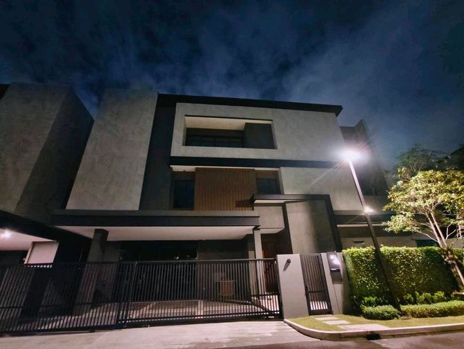 8-bed house for rent, 800 sqm, 130 sq wah, The Honor Yothinpattana