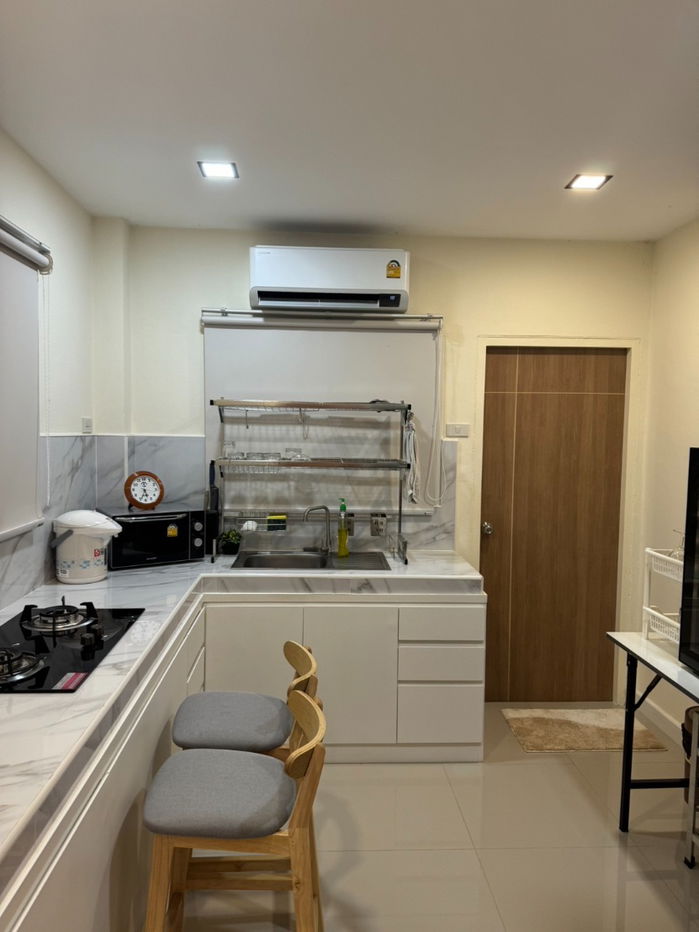 picture Two storey house for rent with 4 bedrooms,4 toilets and 1 kitchen.  - 35/41