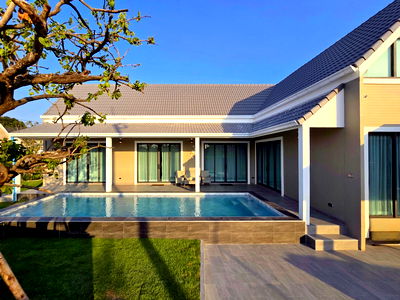 Houses for sale Frost Magical Ice of Siam : 3 Bedrooms Pool Villa in Mabprachan for Sale