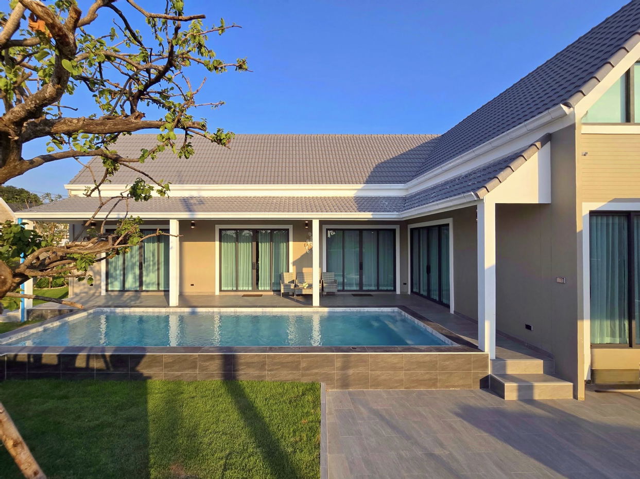 picture 3 Bedrooms Pool Villa in Mabprachan for Sale - 1/21