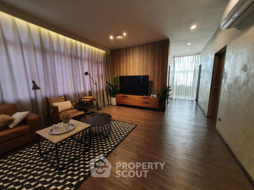 picture 3-BR Condo at The Room Bts Wongwianyai near BTS Wongwian Yai (ID 513621) - 8/17