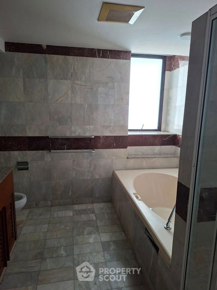 picture 3-BR Condo at President Park Condominium near MRT Queen Sirikit National Convention Centre (ID 2459081) - 6/13