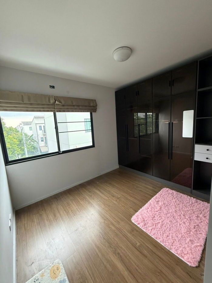 picture Townhouse for rent 📍 Baan Klang Muang Ramintra-Watcharapol 📍 3 bedrooms, 3 bathrooms, convenient transportation, near Fashion Island - 5/7