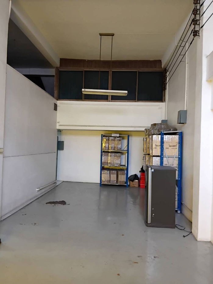 รูป ขายอาคารพาณิชย์ 3.5 ชั้น 2 คูหา พร้อม Warehouse 82 ตร.ว. เหมาะทำธุรกิจ/ โรงงาน GMP เขตสวนหลวง กรุงเทพ - รูปที่ 4/8