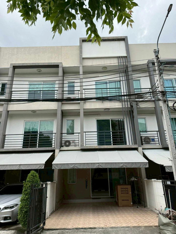 picture Townhome for Rent  Baan Klang Muang Sukhumvit 77 Soi On Nut 17 (SPSEVE1476) - 1/13