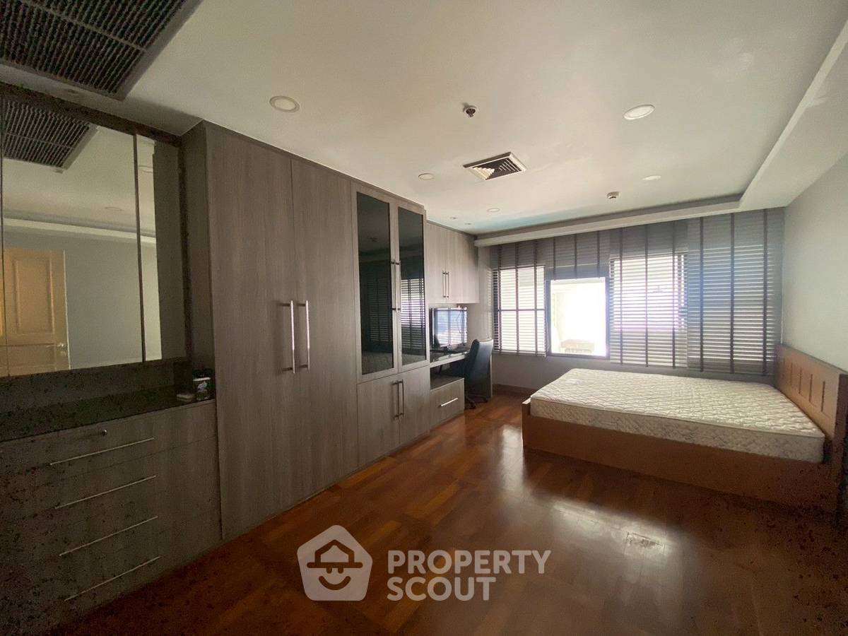picture 4-BR Condo at Le Raffine Sukhumvit 24 Condominium near BTS Phrom Phong (ID 2085008) - 16/27