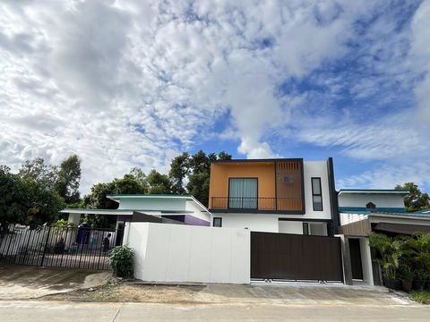 ขายพูลวิลล่า 2 ชั้น 5 ห้องนอน ในห้วยใหญ่