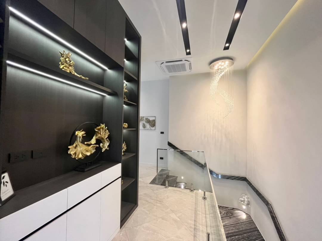 picture 5 Bedrooms Pool Villa for Sale in South Pattaya - 7/16