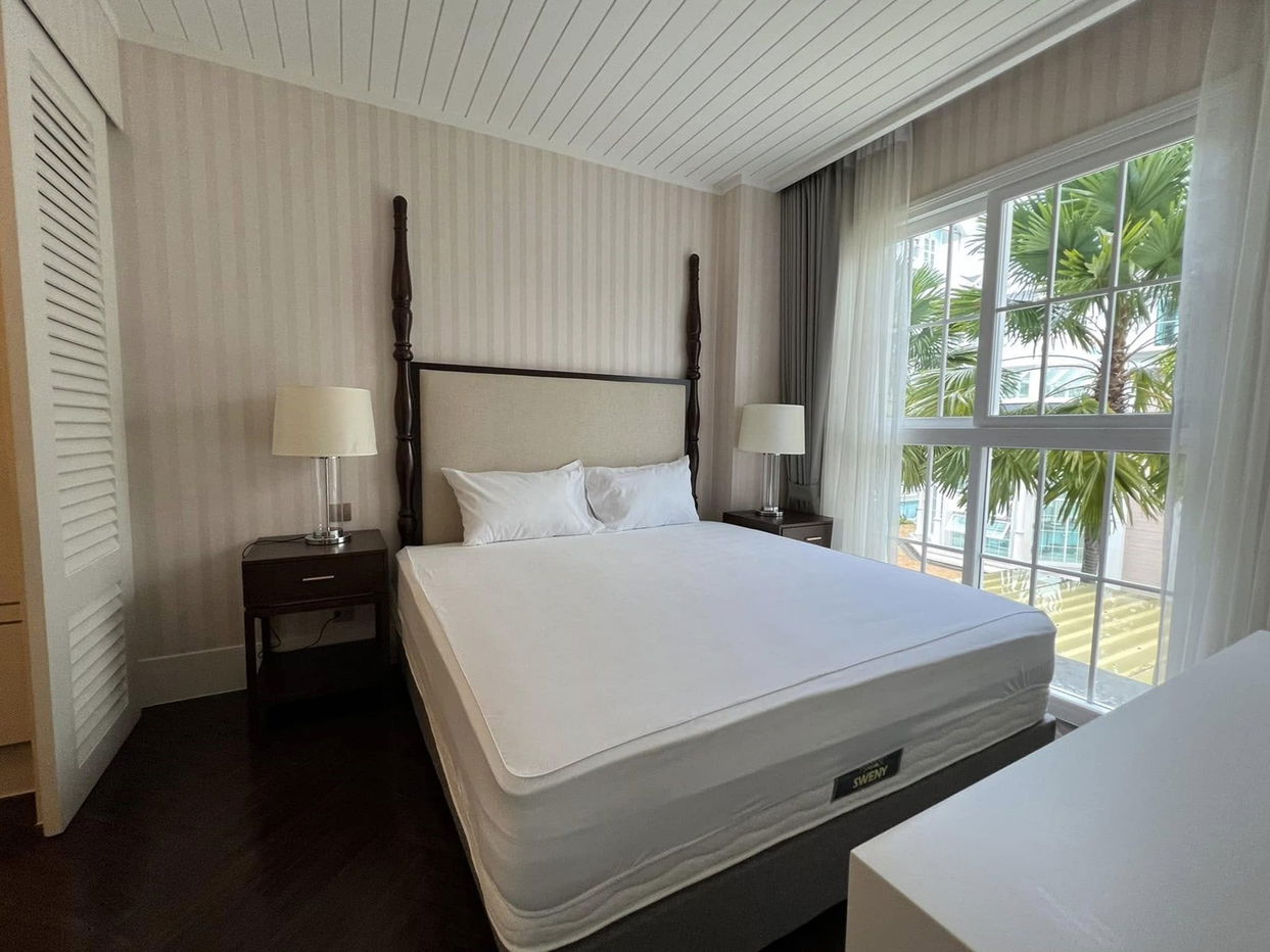 picture Grand Florida 1 Bedroom Pool View for Sale - 4/5