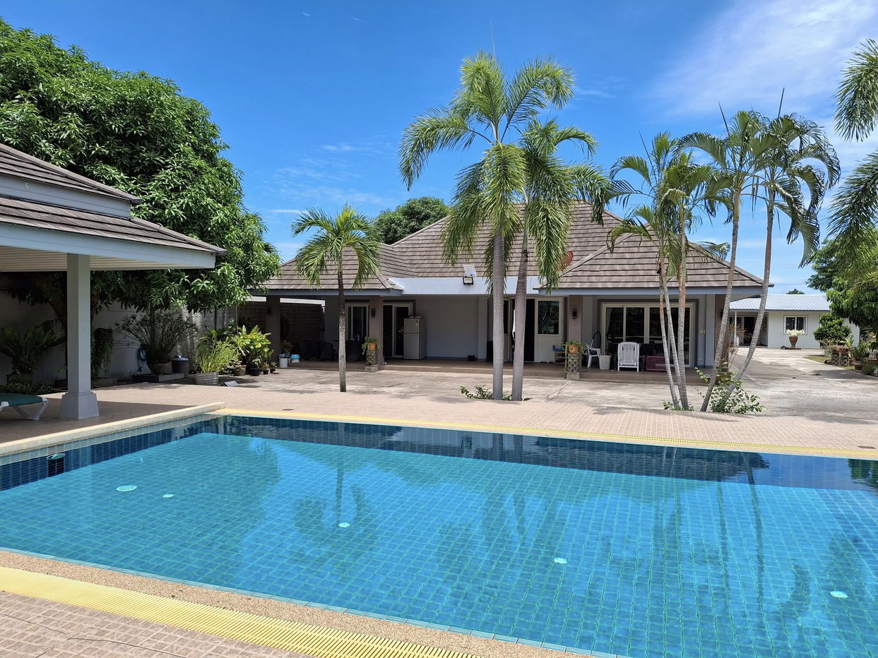 picture Two Private Pool Villas for Sale for Sale in Bang Saray - 4/17
