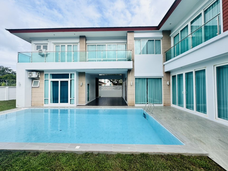 picture Luxury Pool Villa for Sale in North Pattaya - 2/11