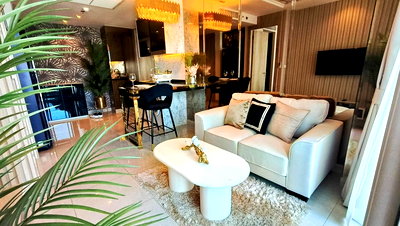 ขายคอนโด : The Riviera Monaco Pattaya Corner Unit with Sea and City View