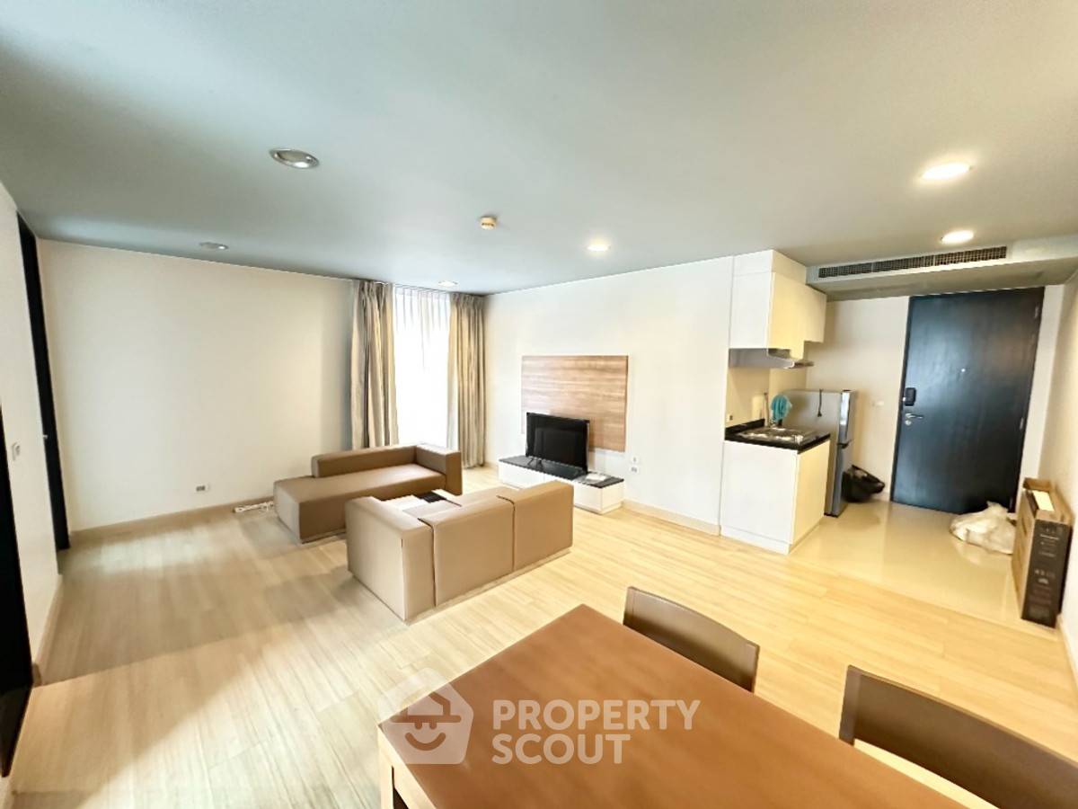 picture 2-BR Condo at The Tempo Ruamrudee Condominium near BTS Phloen Chit (ID 2429223) - 1/11