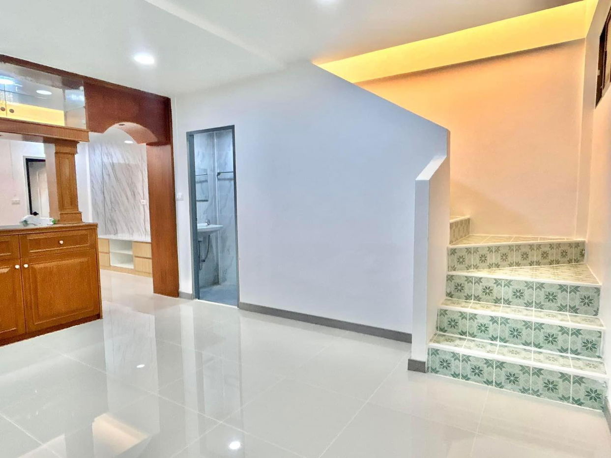 picture 2-Storey House for Sale in East Pattaya - 7/11