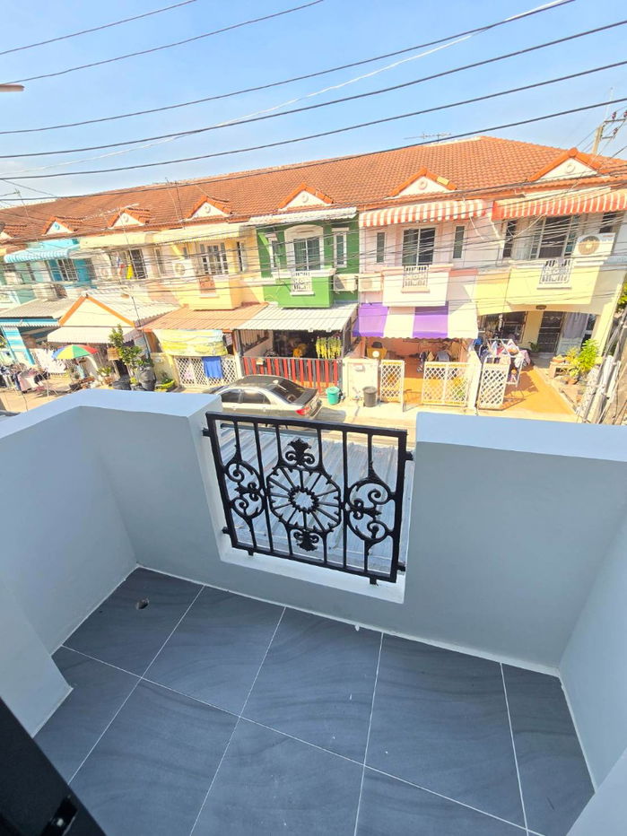 รูป ทาวน์เฮ้าส์ รีโนเวทใหม่ ทำเลดี ตกแต่งใหม่ หมู่บ้าน เคซี รามอินทรา 8  (ซ.26 )ถนนไทยรามัญ คลองสามวา พร้อมเฟอร์นิเจอร์ - รูปที่ 15/21