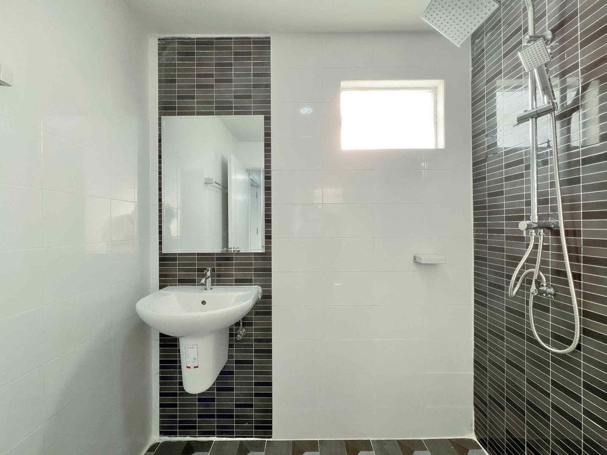 รูป ทาวน์เฮาส์ 2 ชั้น 3 ห้องนอน สำหรับขายในแหลมฉบัง - รูปที่ 17/18