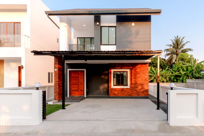 บ้านเดี่ยว เชียงใหม่ : ขายบ้านเดี่ยวสองชั้น    3 ห้องนอน  3 ห้องน้ำ  1 ห้องครัว  2 ที่จอดรถ