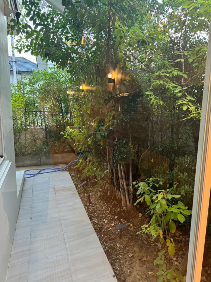 picture Two storey house for rent with 4 bedrooms,4 toilets and 1 kitchen.  - 40/41