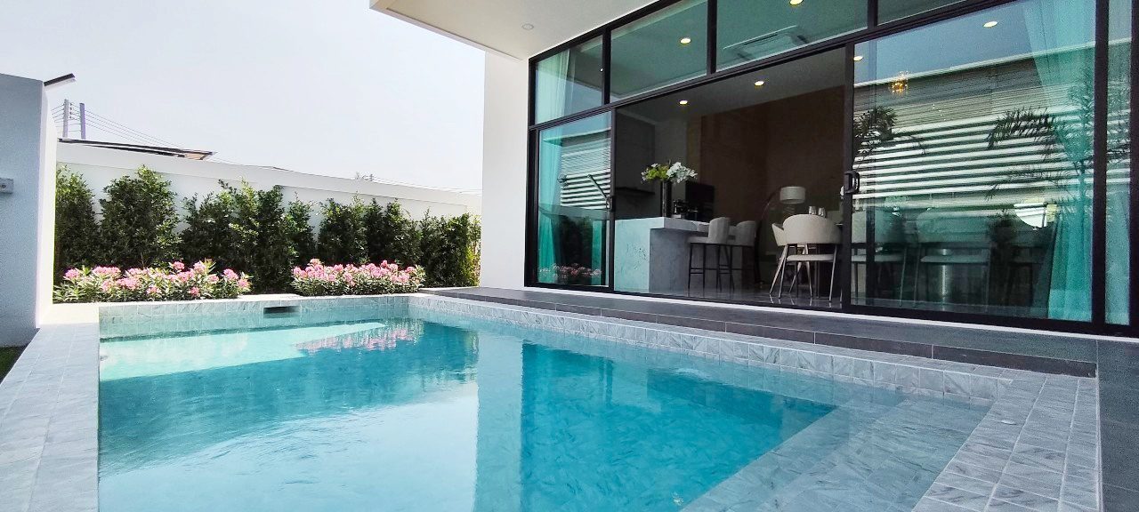 picture Luxury Pool Villa for Sale in Huay Yai - 1/26