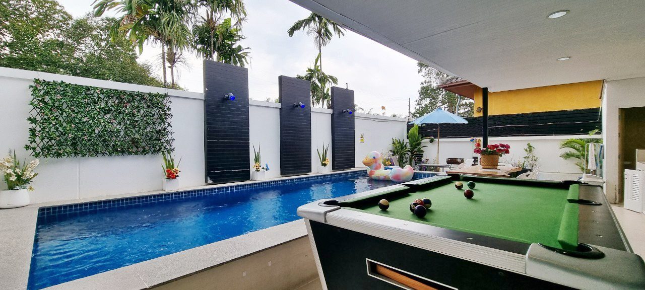 picture Pool Villa in Jomtien 4 Bedrooms for Rent - 1/17