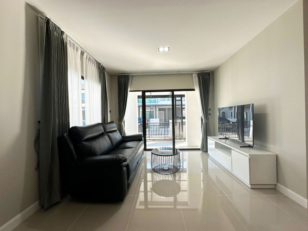 picture Two storey house for rent with 3 bedrooms,3 toilets and 1 kitchen.  - 2/19