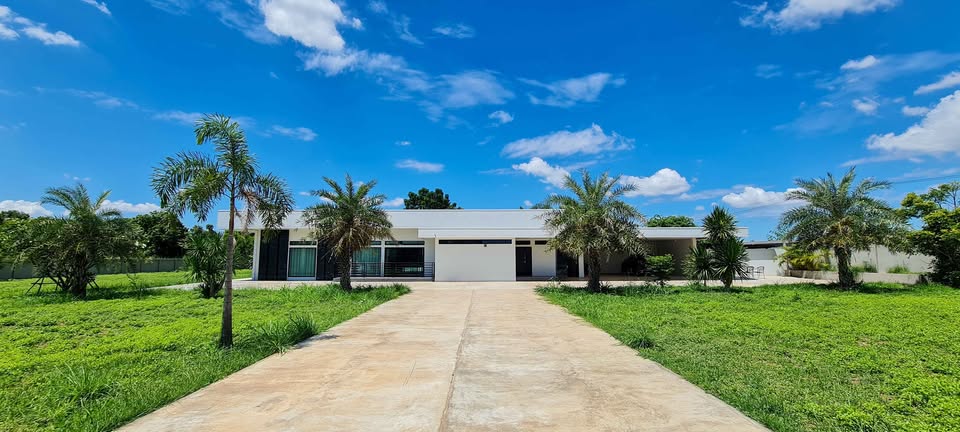 picture Modern Luxury 5 Bedrooms Pool Villa in Khon Kaen for Sale - 2/14