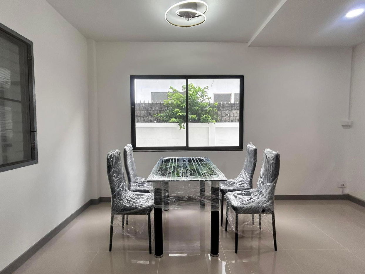 picture 2-Storey House for Sale in East Pattaya - 4/11