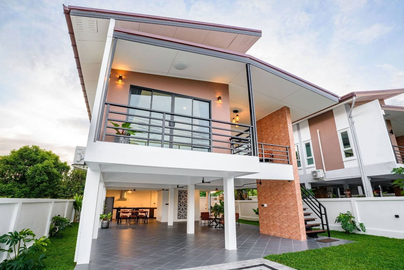 picture Modern 2-Storey House for Sale 3 Bedrooms in Sattahip - 2/16