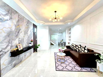 ทาวน์โฮม บางละมุง ชลบุรี : 2-Bedroom Townhouse for Sale in Nong Pla Lai