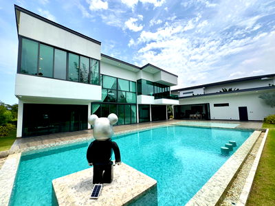 บ้านเดี่ยว หาดบางเสร่ : ขายพูลวิลล่าสุดหรู – บางเสร่