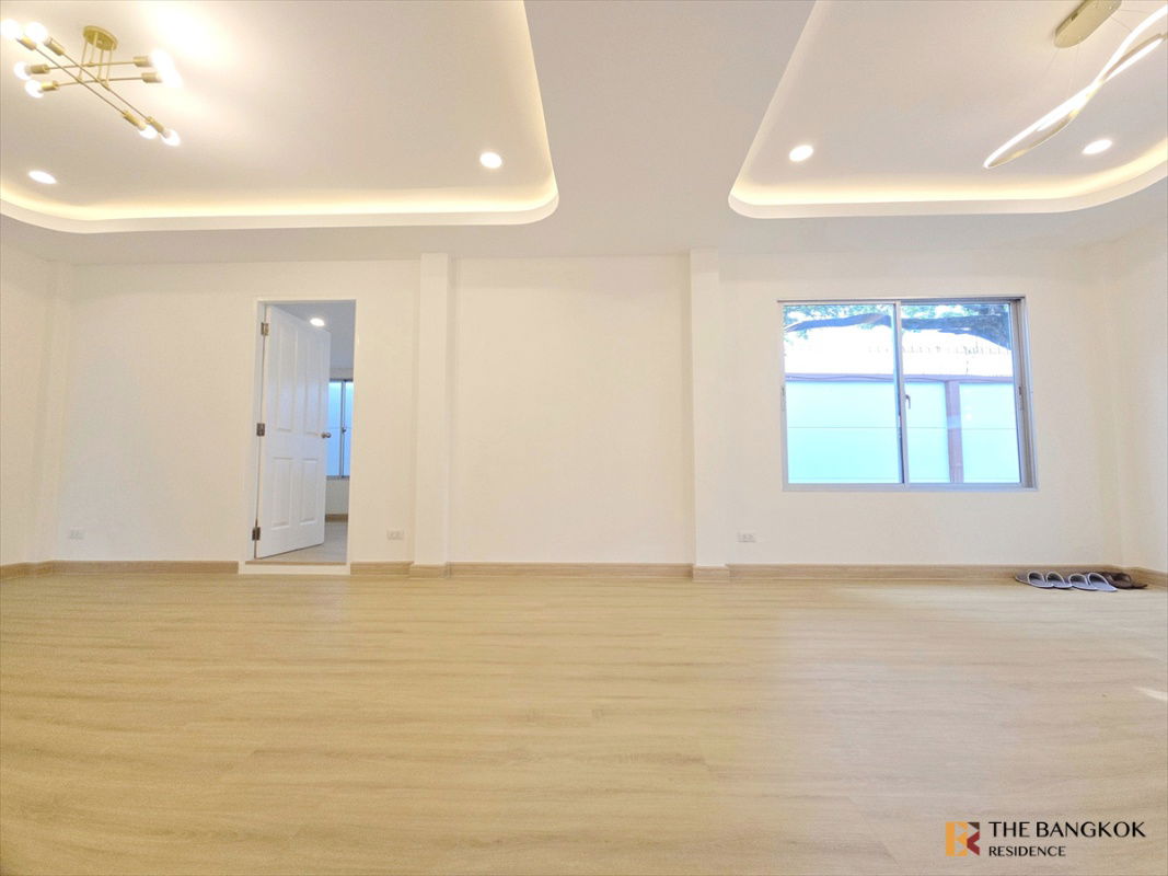 picture Atoll Maldives Palm, a detached house near Mega Bangna, must not be missed. - 3/26