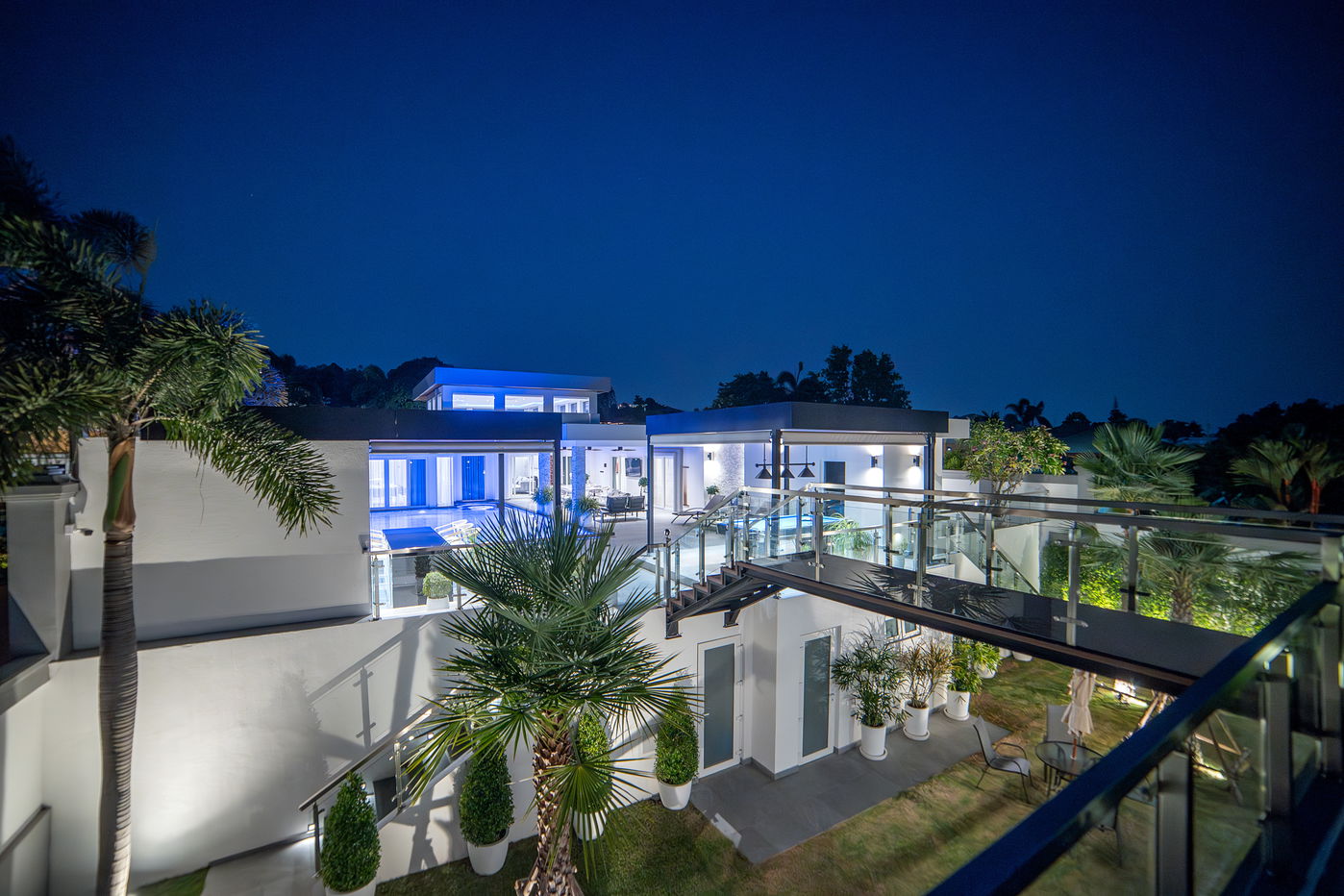 picture Luxury Pool Villa for Sale in Khao Talo - 11/18