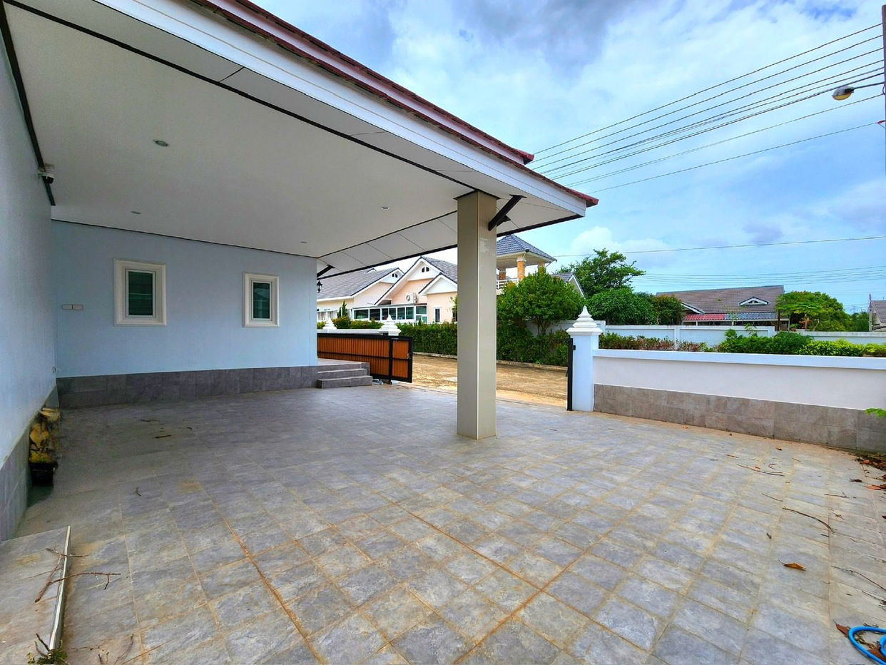 picture Luxury Pool Villa for Sale in Bang Saray - 8/15