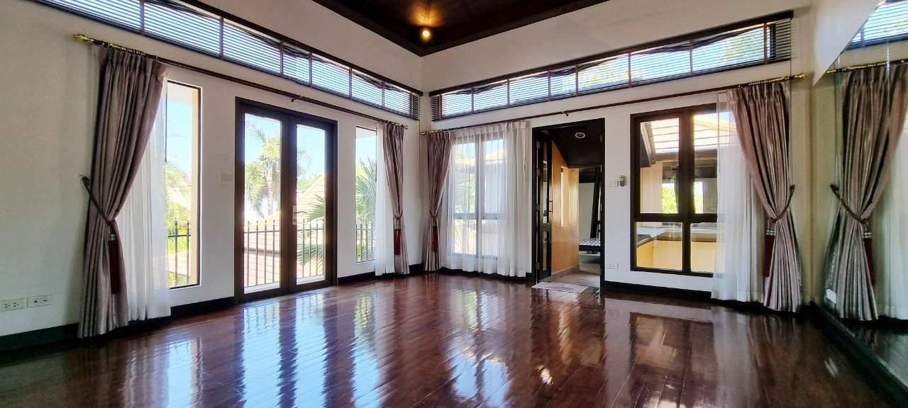 picture 6 Bedrooms Pool Villa in East Pattaya for Sale - 12/24