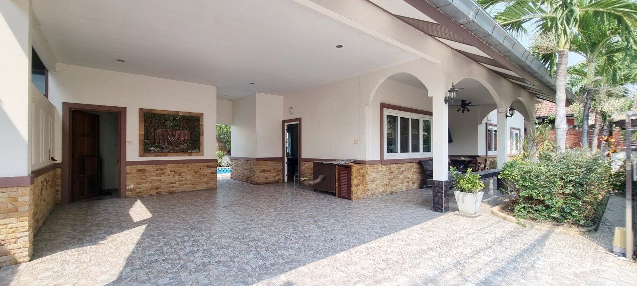 picture Pool Villa in East Pattaya for Sale - 16/17