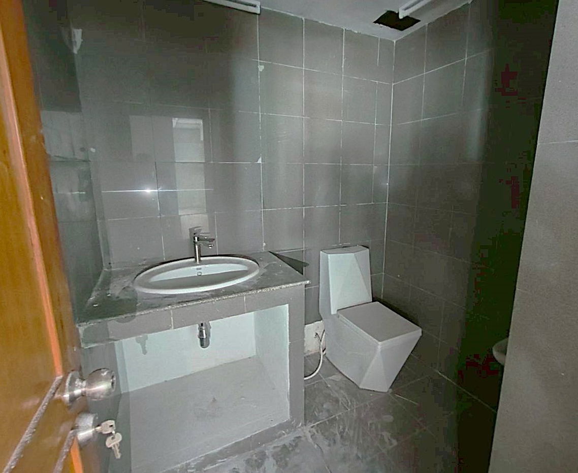 picture 🏢 A 7-storey building with a solid structure, located on Rama 9 Road 💥 Special Price 💥 - 23/28