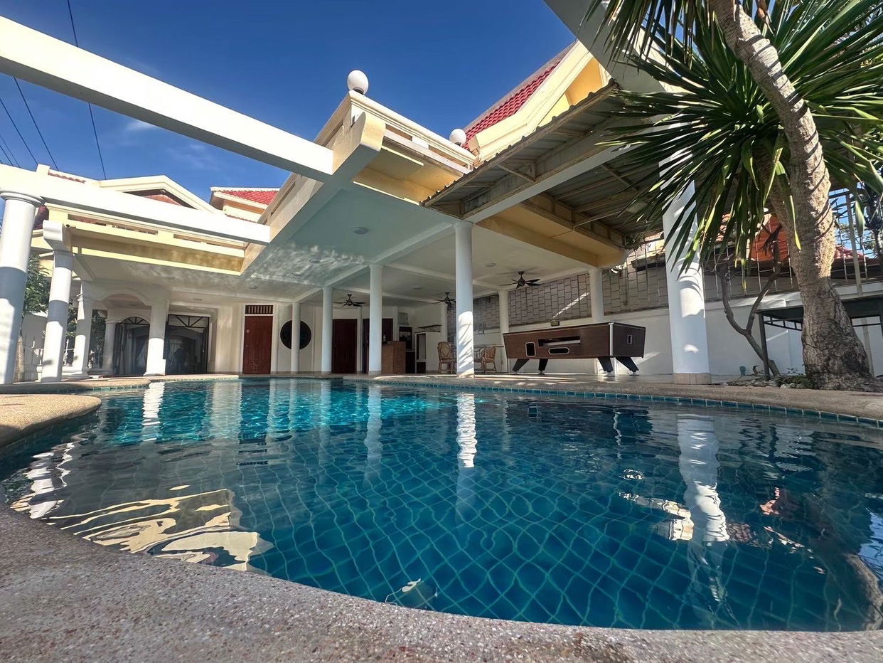 รูป วิลล่าสระว่ายน้ำ 7 ห้องนอนให้เช่า – ทัพพระยา - รูปที่ 1/13