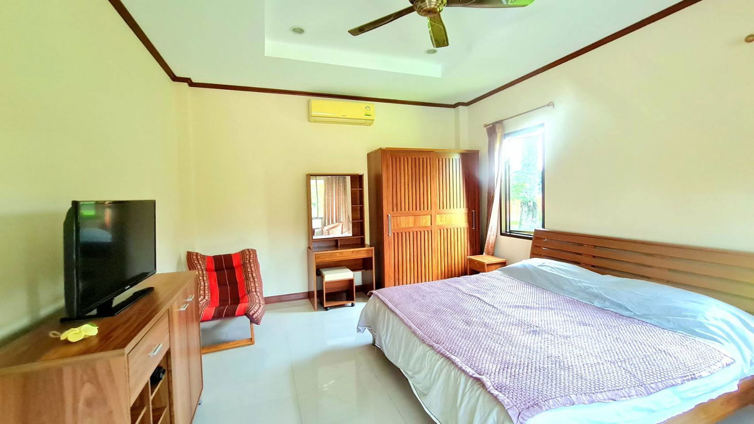 picture Spacious 6-Bedroom Pool Villa for Sale - 13/17