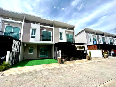 ขายทาวน์โฮม : ✨ขายบ้านทาวน์โฮม โครงการใหม่ – ฟอร์เร่ ปิ่นเกล้า–พุทธมณฑลสาย 5  🏡  ทำเลดี ราคาพิเศษสุด ๆ พร้อมอยู่ ฟรีโอน! ✨