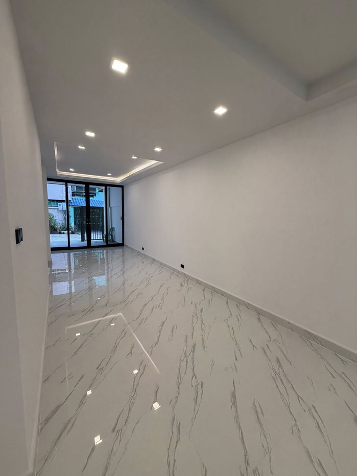 picture 3-Storey Renovated Townhome for Sale in Thappraya - 7/18