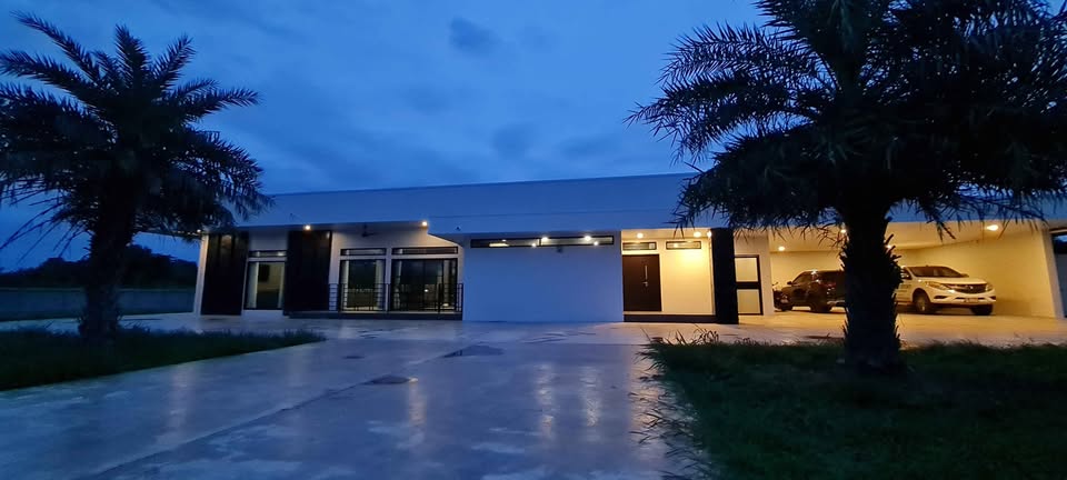 picture Modern Luxury 5 Bedrooms Pool Villa in Khon Kaen for Sale - 14/14