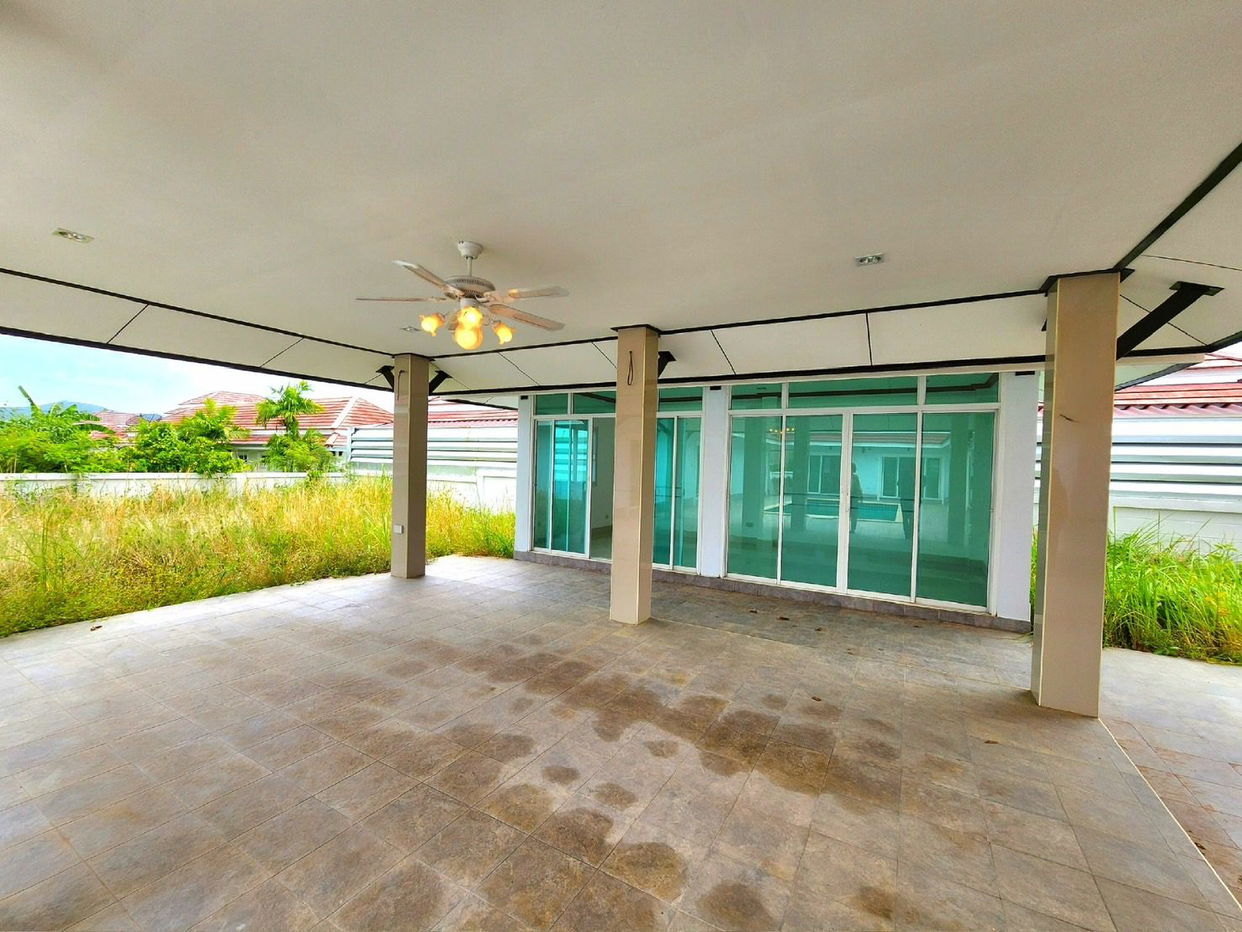 picture Luxury Pool Villa for Sale in Bang Saray - 6/15