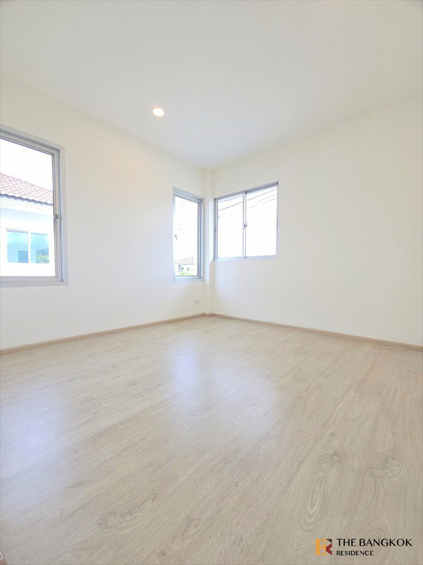 picture Atoll Maldives Palm, a detached house near Mega Bangna, must not be missed. - 12/26