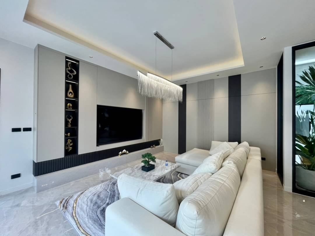 picture 5 Bedrooms Pool Villa for Sale in South Pattaya - 4/16